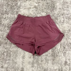 Lululemon hotty hot high rise 2.5” shorts